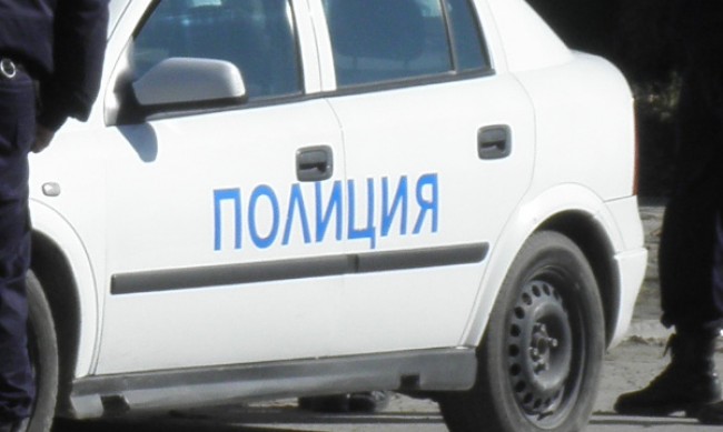 Две 14-годишни деца нападнаха и обраха мъж в София