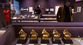 Наградите Грами бяха отложени за неопределено време Музикалната академия и телевизия