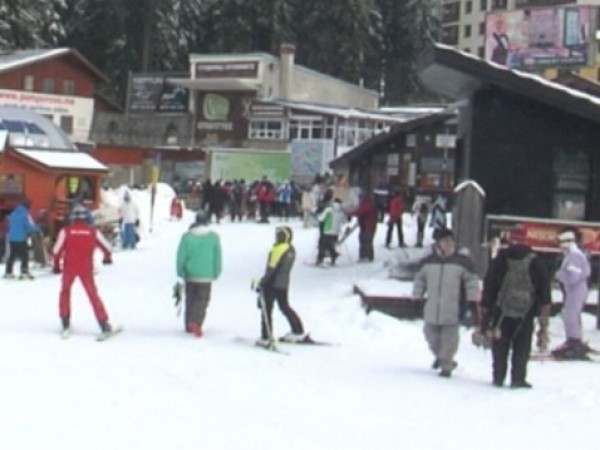 И в разгара на зимния сезон - малките ски курорти