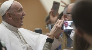 Папа Франциск кръсти 16 бебета в Сикстинската капела днес Това