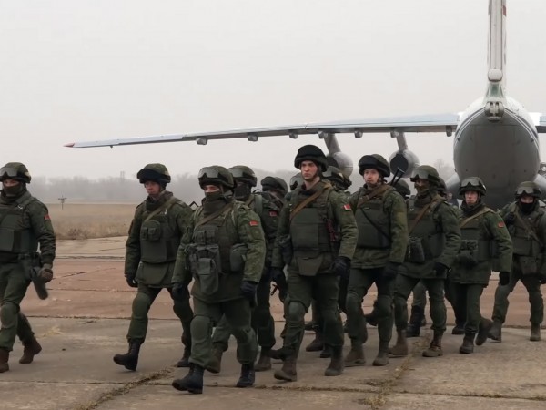 Кризата в Казахстан охлади напрежението на руско-украинската граница. Защото ако