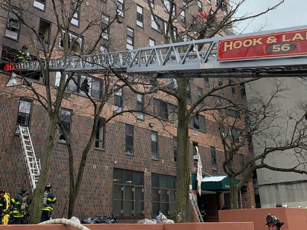 19 души загинаха при пожар в жилищна сграда в Ню