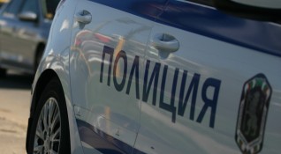 Полиция е влязла в община Поморие съобщи БНТ Разследването е