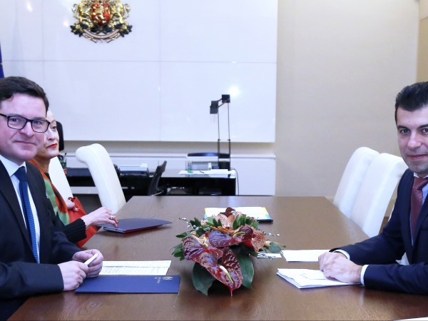 Министър-председателят Кирил Петков проведе среща с посланика на Великобритания Роб