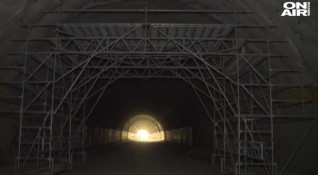Срутване при ремонта на тунел Ечемишка на автомагистрала Хемус е