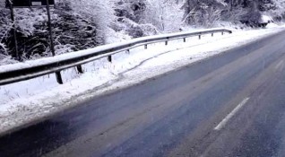 Снежната покривка във Враца достига 10 сантиметра съобщиха от общинския