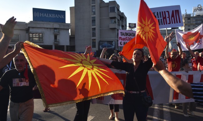 Македонците мразят българите за едно, сърбите за друго