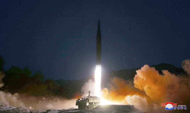 КНДР обяви, че e извършила изпитание на хиперзвукова ракета