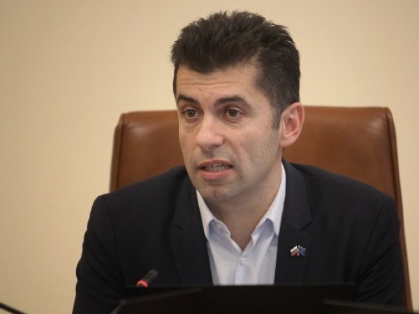Министър-председателят Кирил Петков изрази съжаление, че заради наложената му карантина