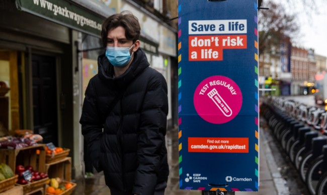 Заразени с коронавирус в Англия остават 5 дни в самоизолация