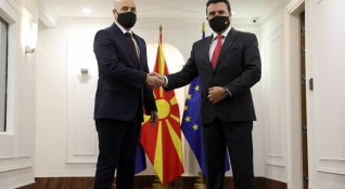 Досегашният премиер на Република Северна Македония Зоран Заев предаде днес