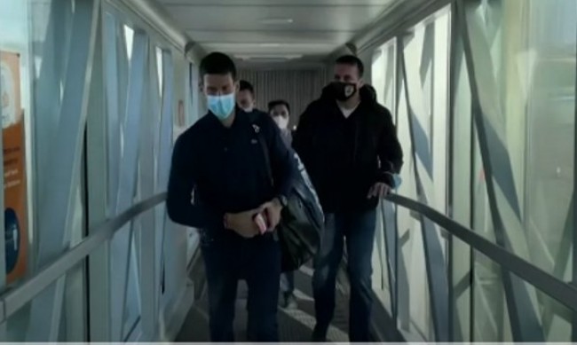  Джокович финтира медии и фенове, не се появи на летището в Белград