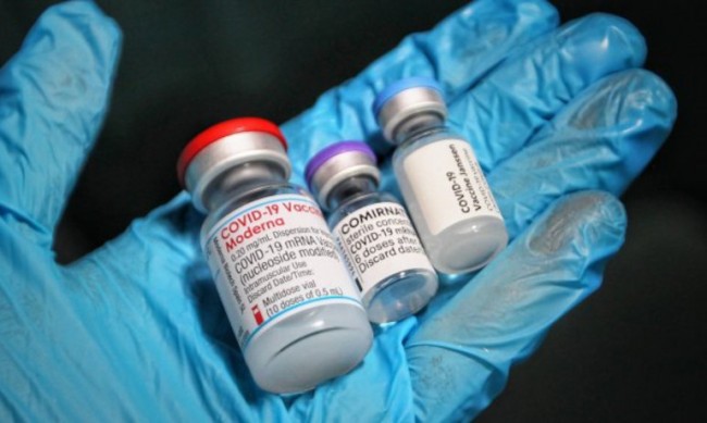 Производители на ваксини: Имунизацията срещу COVID-19 ще е факт години наред