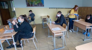 Засега няма основания да бъдат затваряни училища в област Разград