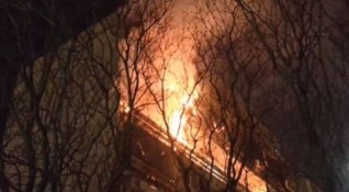 Пожар горя във варненския квартал Младост По първоначална информация има