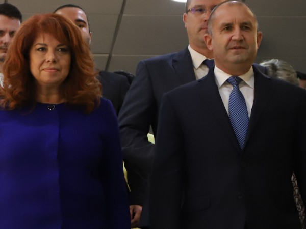 На тържествена церемония президентът и вицепрезидентът на Република България Румен