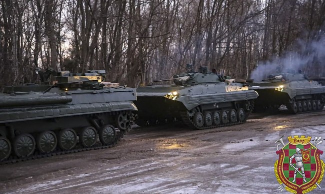 Украйна предупреди: Русия завършва струпването на войски край границата ни