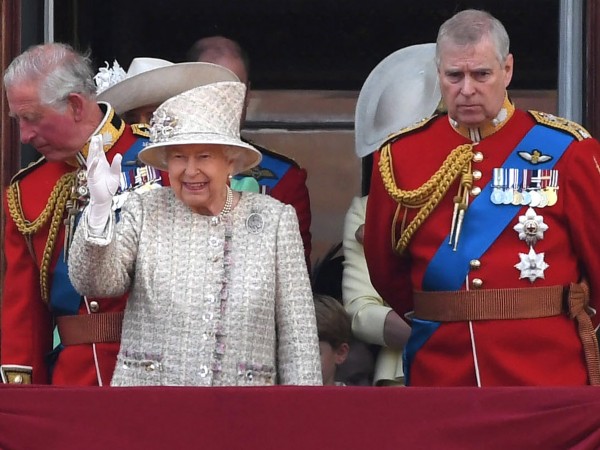 Британската монархия има дълга традиция да връчва възпоменателни медали на