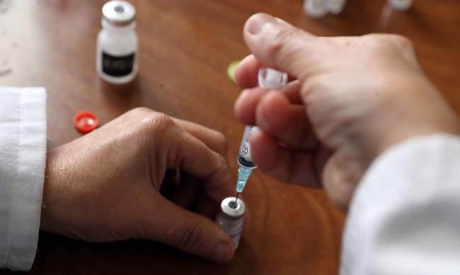 Каква част от страничните ефекти при ваксините са внушение?