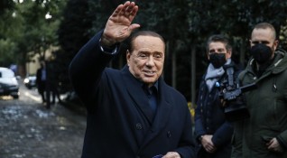 Бившият италиански премиер Силвио Берлускони пребивава от четвъртък в миланската