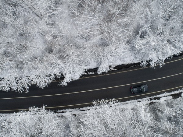 Силният снеговалеж предизвика хаос по пътищата в Турция. Близо 30