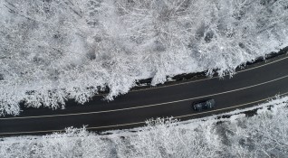 Силният снеговалеж предизвика хаос по пътищата в Турция Близо 30
