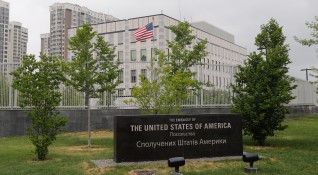 Държавният департамент на САЩ нареди на семействата на всички служители