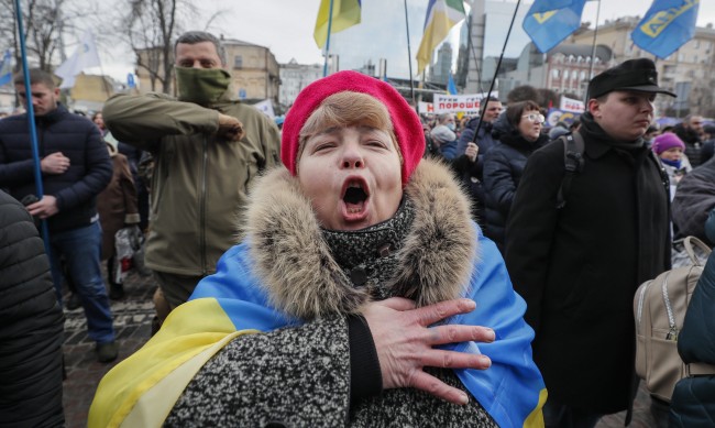 Защо обикновените украинци се въоръжават срещу Русия? 