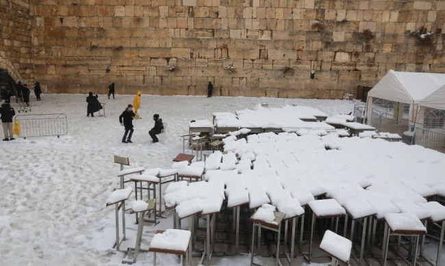 Сняг покри изненадващо Ерусалим и други части на Израел