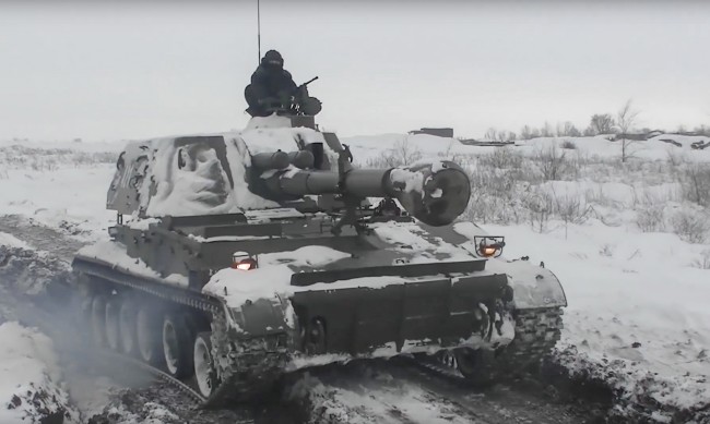 Колко голямо е струпването на руски войски край Украйна?