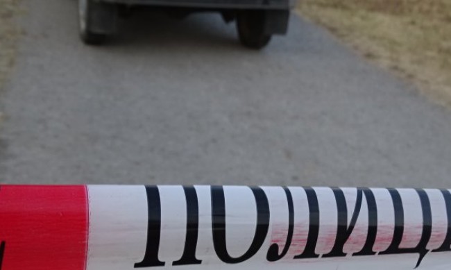 Неизвестни стрелят срещу автомобил в Сливен