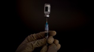 100 деца в Испания са били погрешно ваксинирани срещу COVID 19