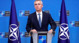 Генералният секретар на НАТО Йенс Столтенберг коментира в неделя че