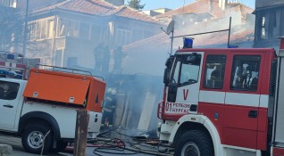 Каква е причината за големия пожар вчера в бургаския квартал