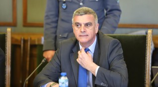 Министърът на отбраната Стефан Янев се срещна с посланика на