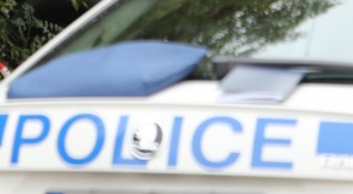 Полицията в Котел издирва криминално проявен мъж избягал при проверка