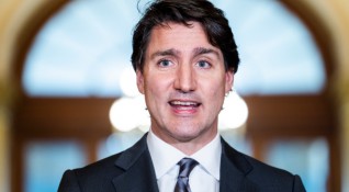 Канадският министър председател Джъстин Трюдо обяви че е дал положителна проба