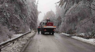 Шофьори сигнализират за опасен участък на пътя София Самоков Преди повече от