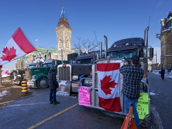 Кметът на канадската столица Отава Джим Уотсън призова федералните власти