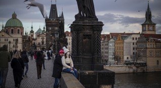 Правителството на Чехия започва постепенна отмяна на въведените заради коронавируса