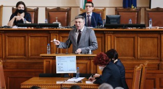 ДПС обвини министъра на финансите Асен Василев в неправомерни действия