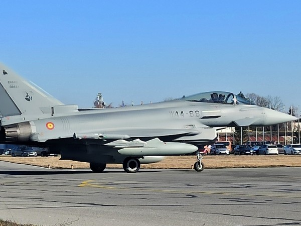 Четири самолета Eurofighter EF-2000 Typhoon II от Военновъздушните сили на