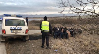 Голяма група мигранти са заловени край Нова Загора съобщава БГНЕС