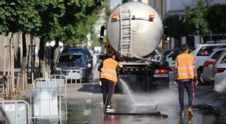 От днес София започна миене на улиците информират от столичната