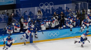 Отборът на Словакия поднесе изненада в 1 4 финалите на олимпийския хокеен