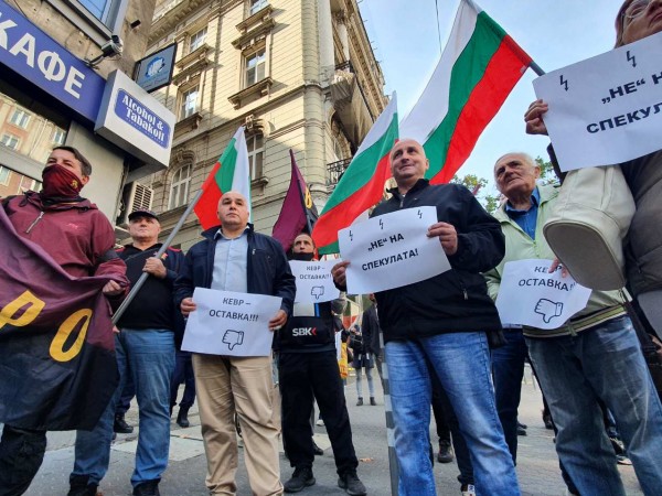 ВМРО организира автошествие под мотото "Не на ценовия геноцид", насочено