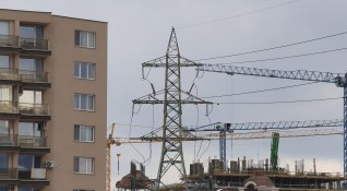 Цената на електроенергията в Европа се понижава докато в България