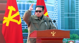 Севернокорейският лидер Ким Чен Ун оглави митинг на открито при