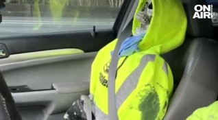 Полицай спрял за проверка шофьор във Вашингтон САЩ се натъкнал