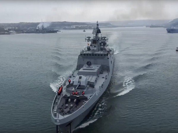 Около 20 бойни кораба от руската Каспийска флотилия, излезли от